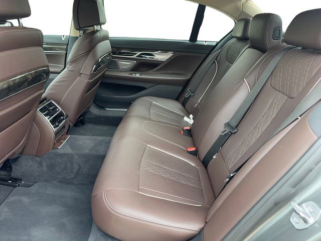 Used 2018 BMW 740i RWD image 10