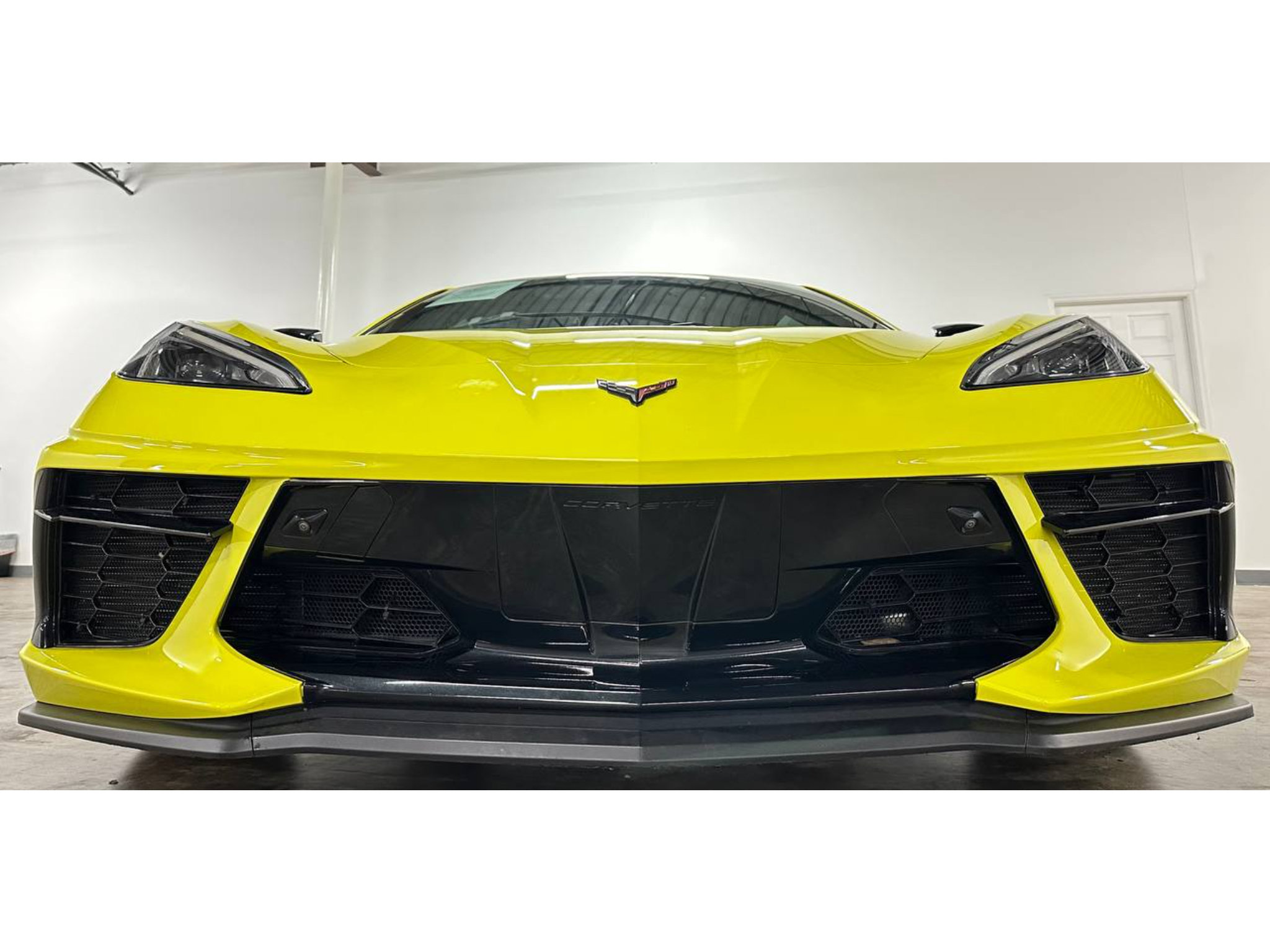 Used 2024 Chevrolet Corvette Stingray Preferred Cpe w/ Z51 Performance Package RWD image 3