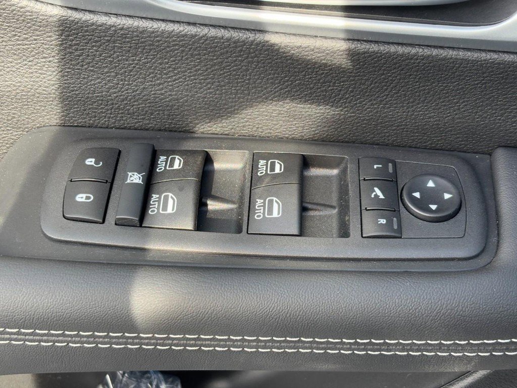 New 2026 Chrysler Pacifica Limited w/ S Appearance Package image 23