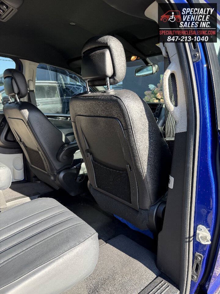 Used 2018 Dodge Grand Caravan SXT FWD image 30