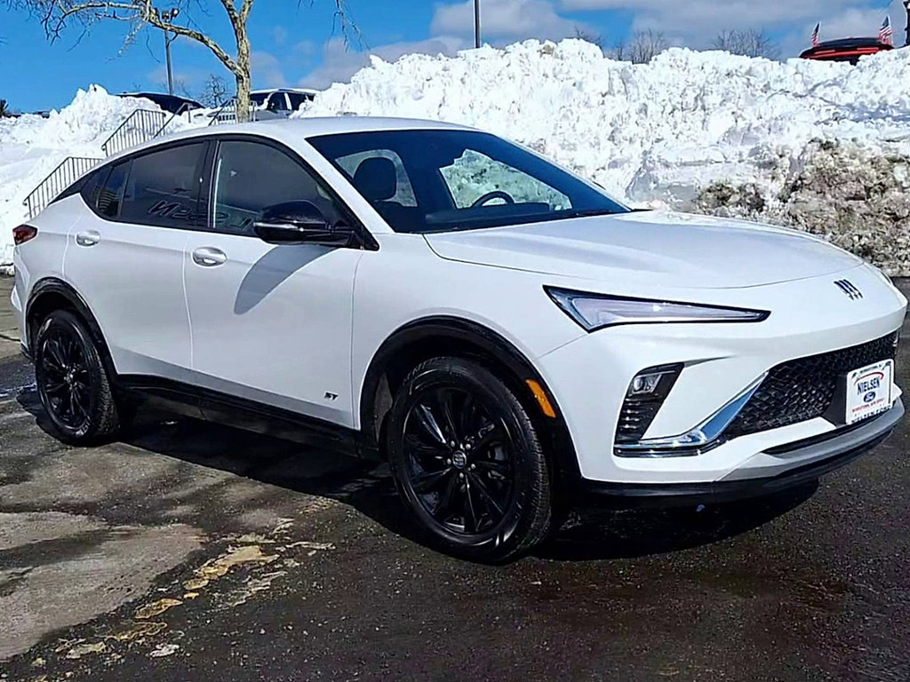 Used 2025 Buick Envista Sport Touring w/ Convenience II Package image 2