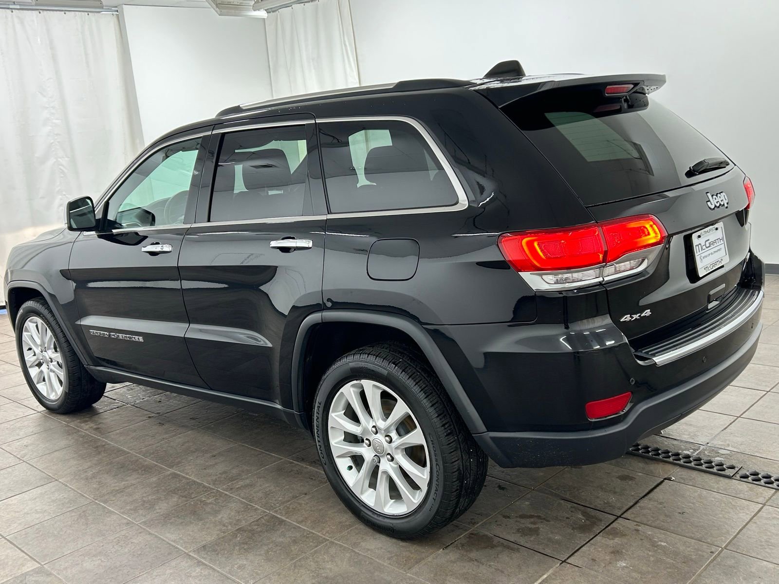 Used 2017 Jeep Grand Cherokee Limited image 3