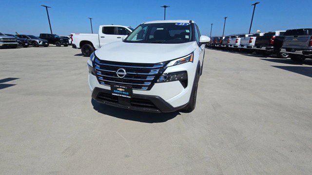 Used 2025 Nissan Rogue SV FWD image 3