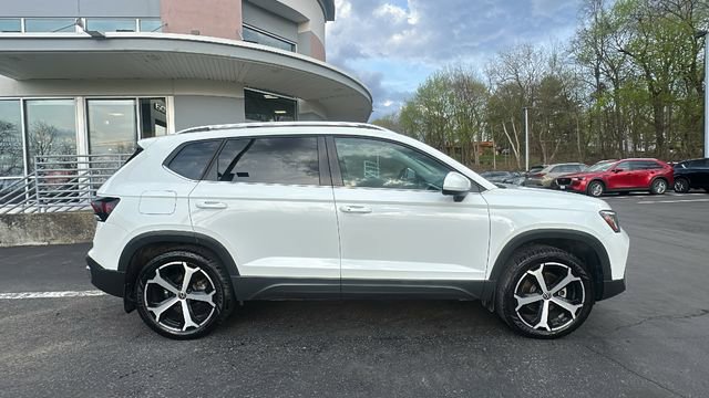Used 2025 Volkswagen Taos SEL image 5