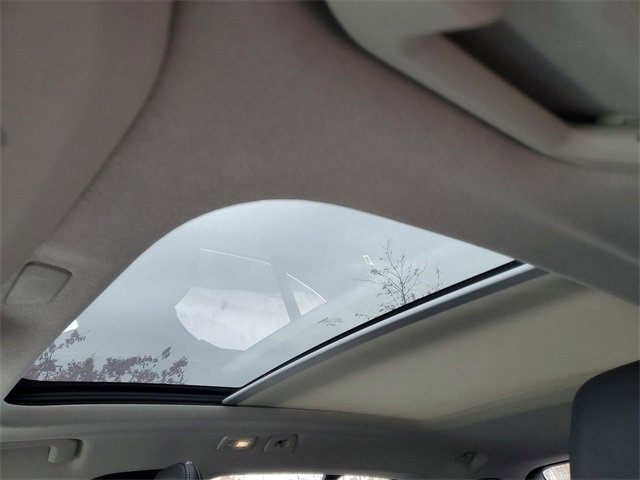 Used 2025 Volvo XC40 B5 Core image 18