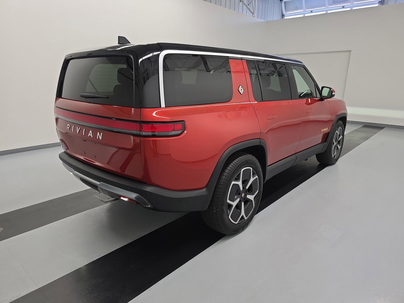 Used 2023 Rivian R1S Launch Edition image 5