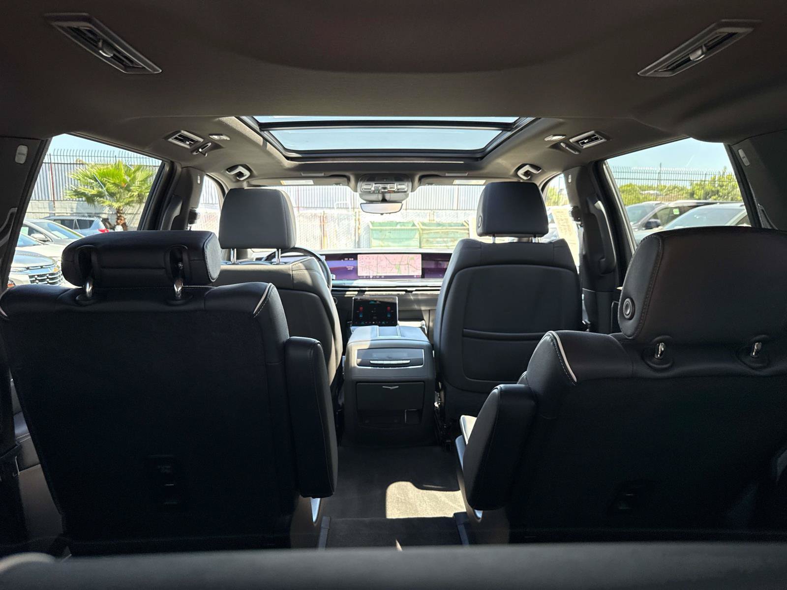Used 2025 Cadillac Escalade ESV Sport AWD/4WD image 10