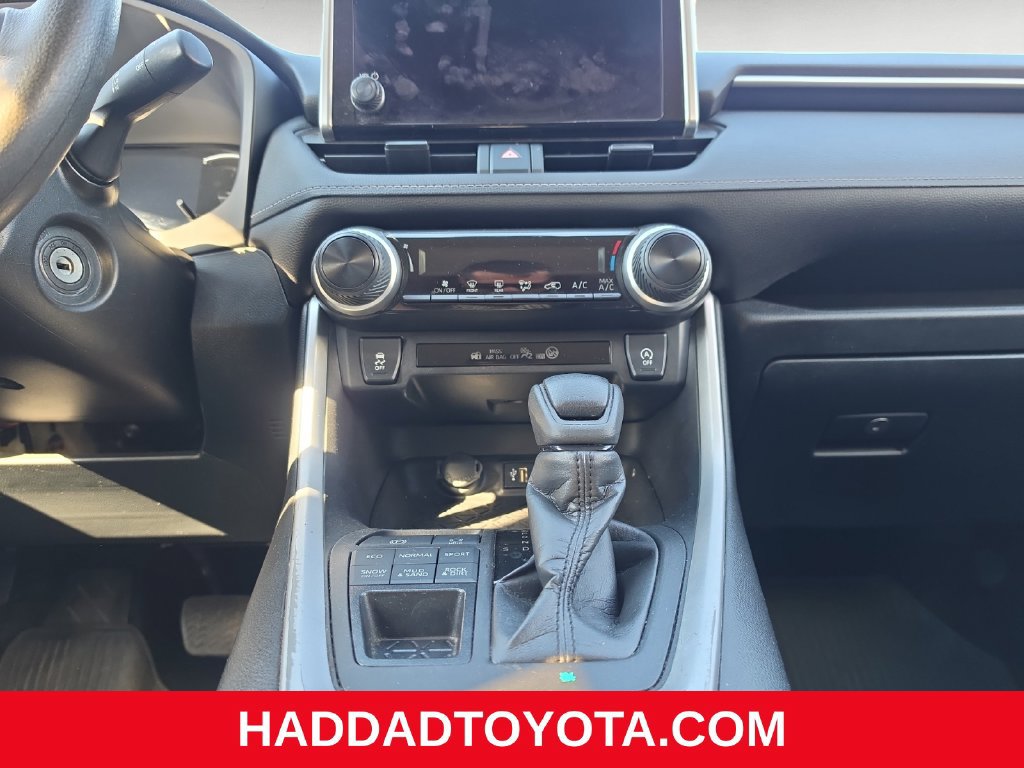 Used 2023 Toyota RAV4 LE AWD/4WD image 12
