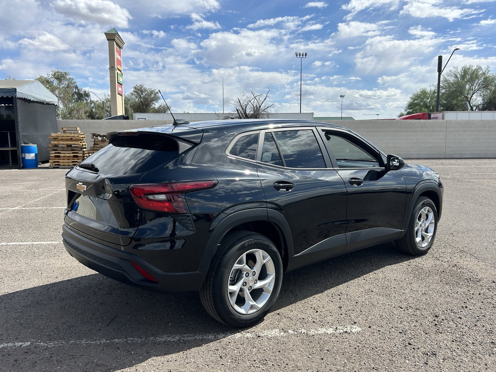 Used 2024 Chevrolet Trax LS w/ LS Convenience Package image 4