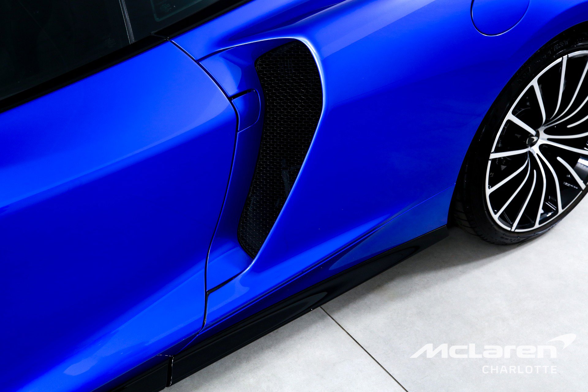 Used 2021 McLaren GT image 32