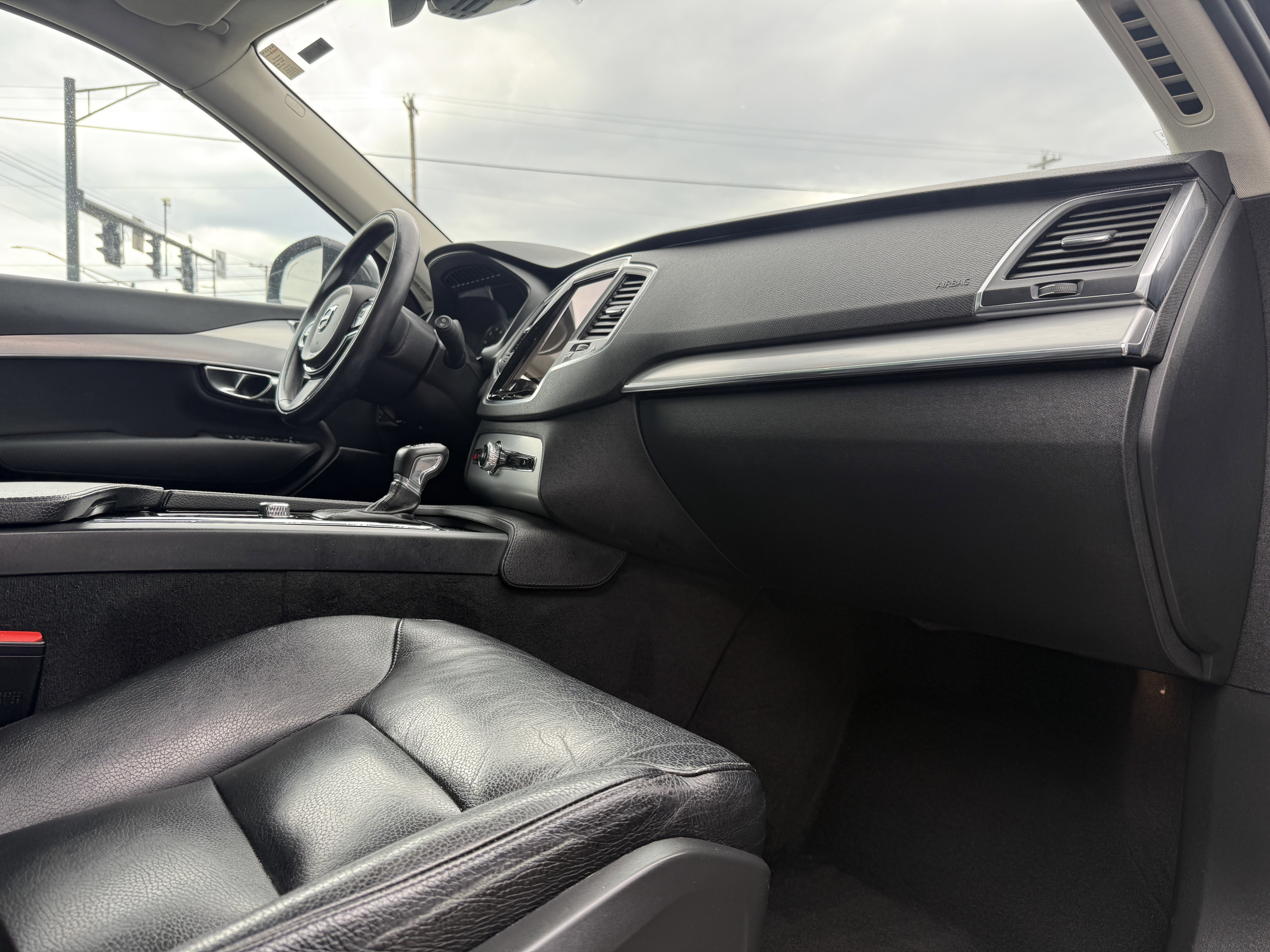 Used 2016 Volvo XC90 T5 Momentum image 16