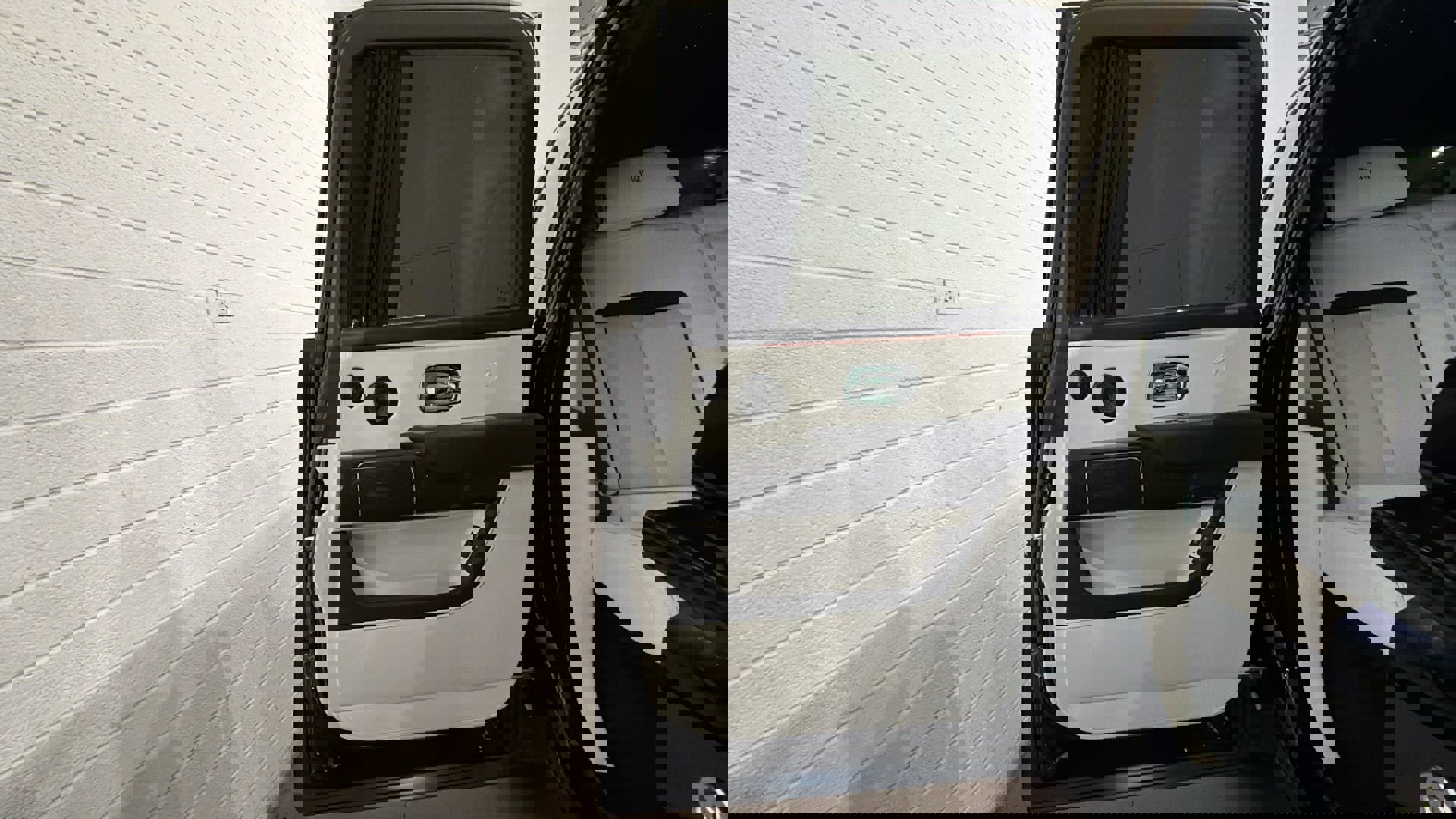 Used 2022 Rolls-Royce Cullinan Black Badge w/ Dark Exterior Package image 40