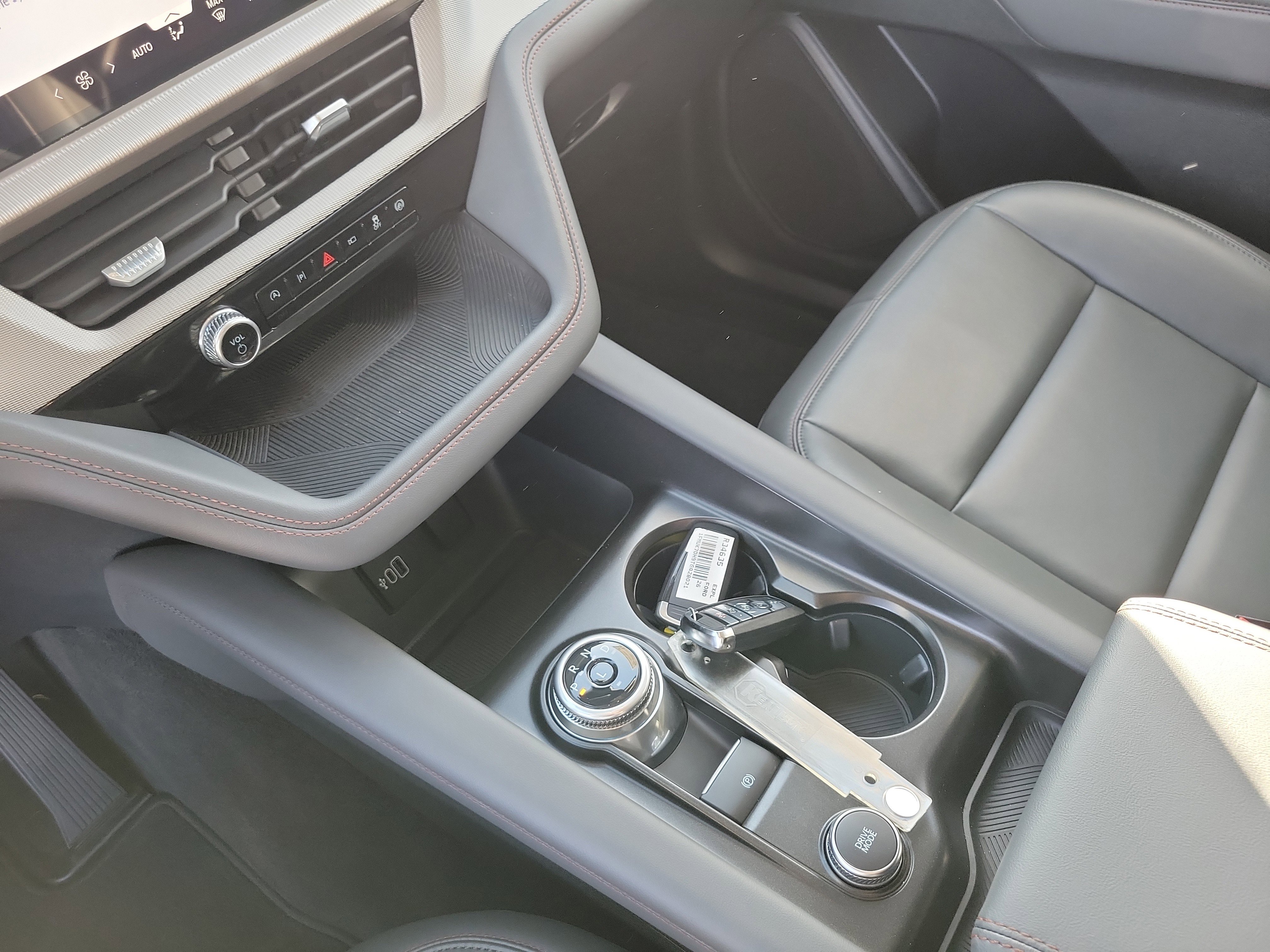 Used 2026 Ford Explorer Active w/ Active Comfort Package RWD image 8