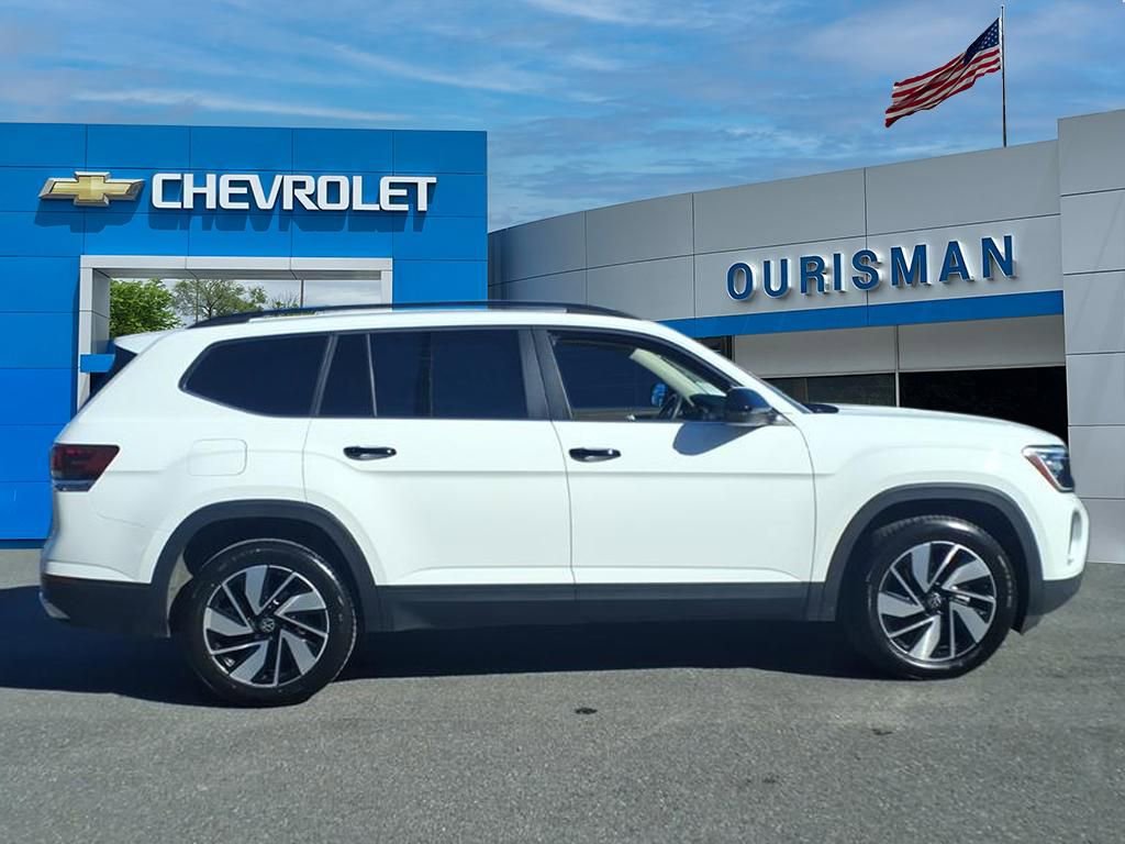 Used 2024 Volkswagen Atlas SE image 2