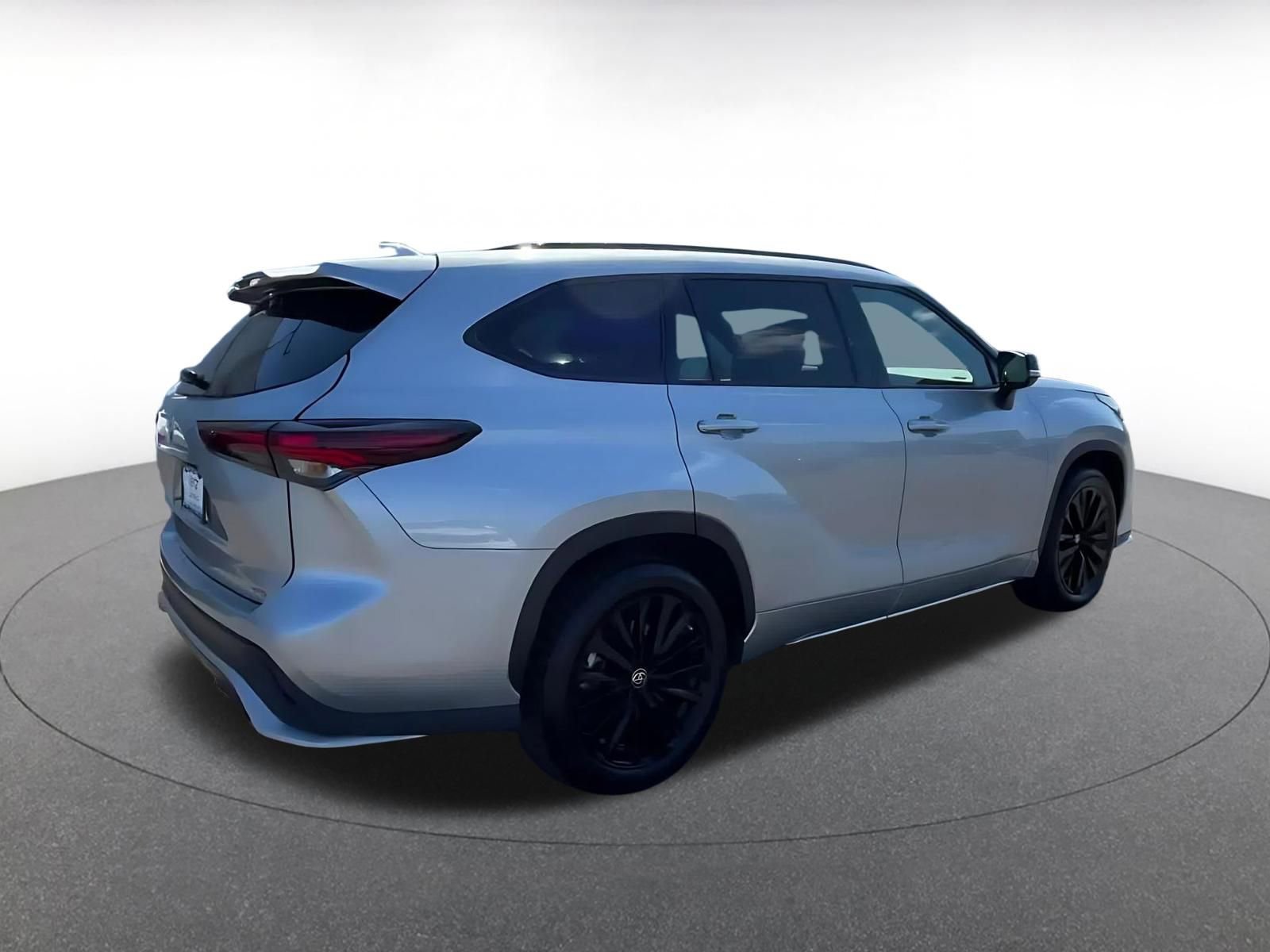 Used 2024 Toyota Highlander XSE image 12