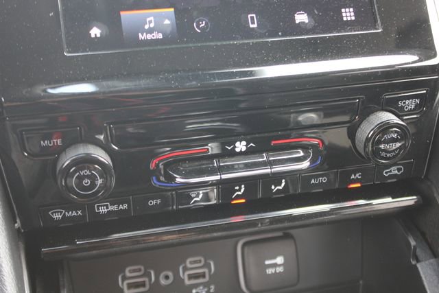 Used 2023 Jeep Grand Cherokee L Laredo AWD/4WD image 9