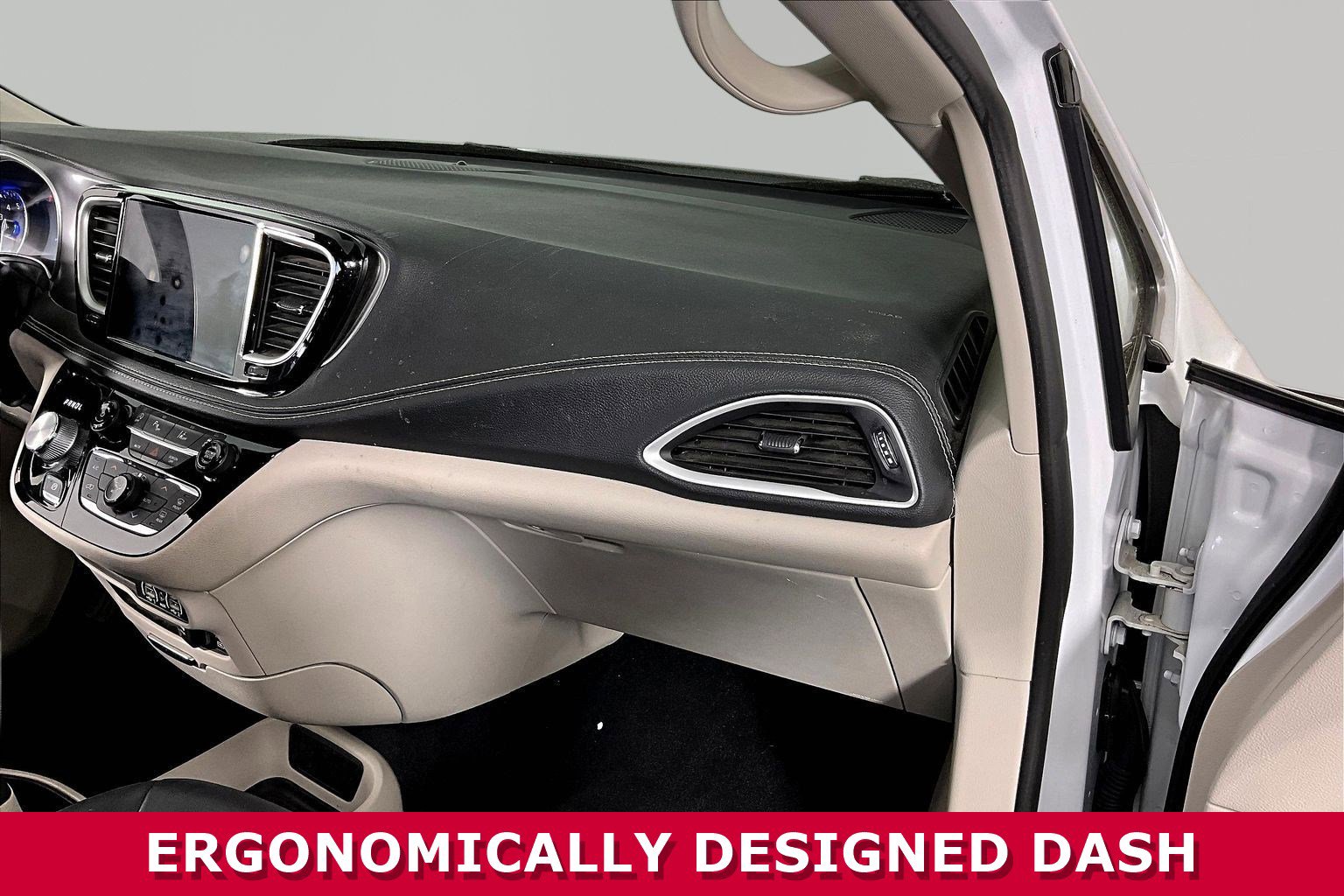 Used 2022 Chrysler Pacifica Touring-L FWD image 26
