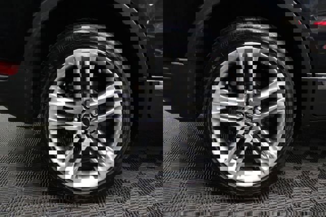 Used 2017 Lincoln MKC Reserve image 5