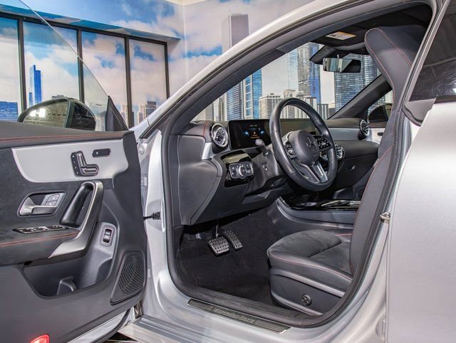 Used 2023 Mercedes-Benz CLA 250 4MATIC image 13