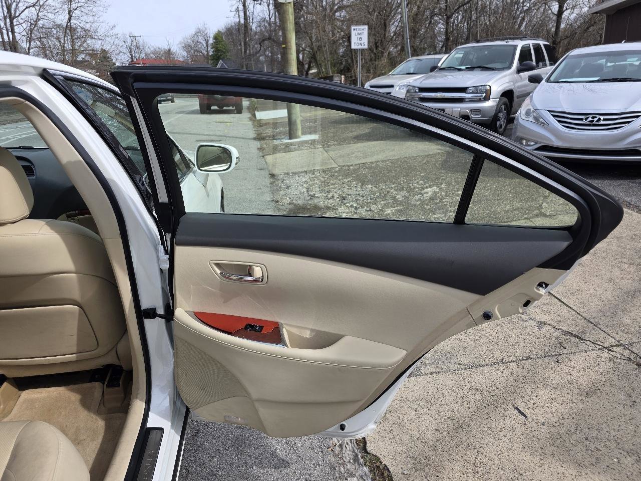 Used 2011 Lexus ES 350 image 6