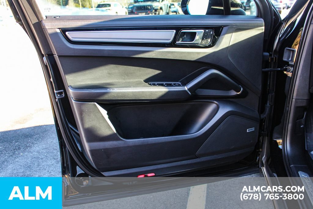 Used 2023 Porsche Cayenne Platinum Edition image 36