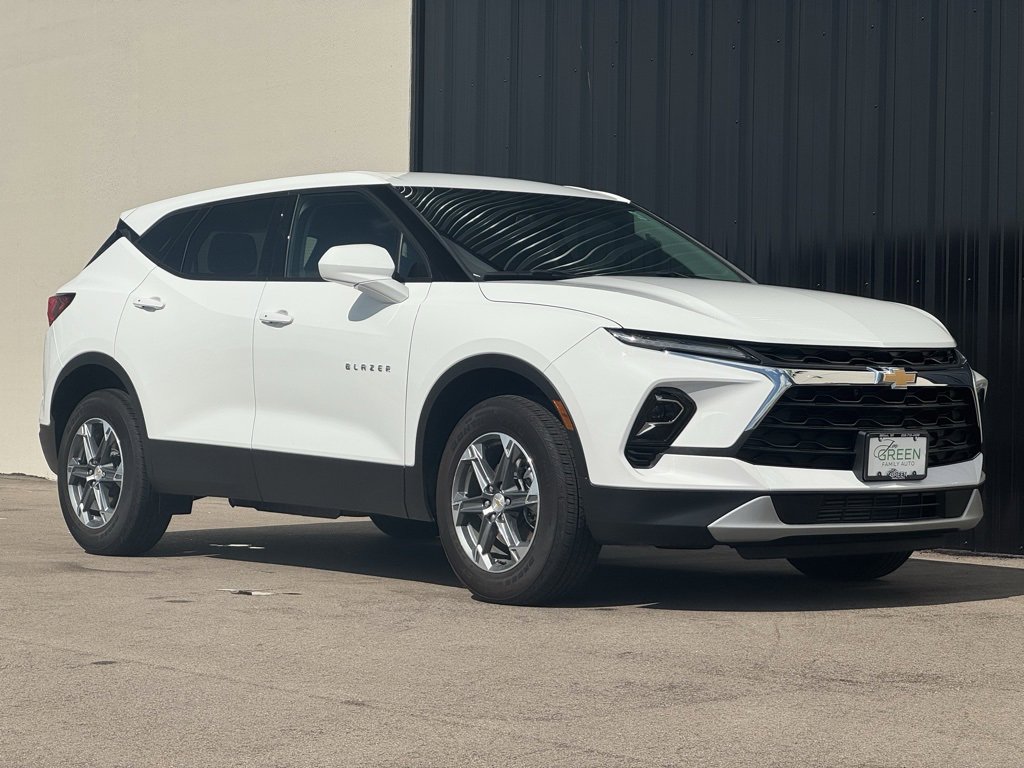 Used 2024 Chevrolet Blazer LT w/ Driver Confidence Package image 4