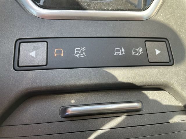 Used 2018 Land Rover Range Rover Evoque SE image 18