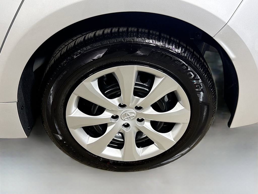 Used 2025 Toyota Corolla LE w/ Convenience Package FWD image 28