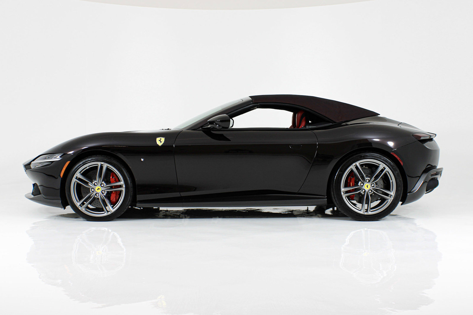 Certified 2024 Ferrari Roma Spider RWD image 6