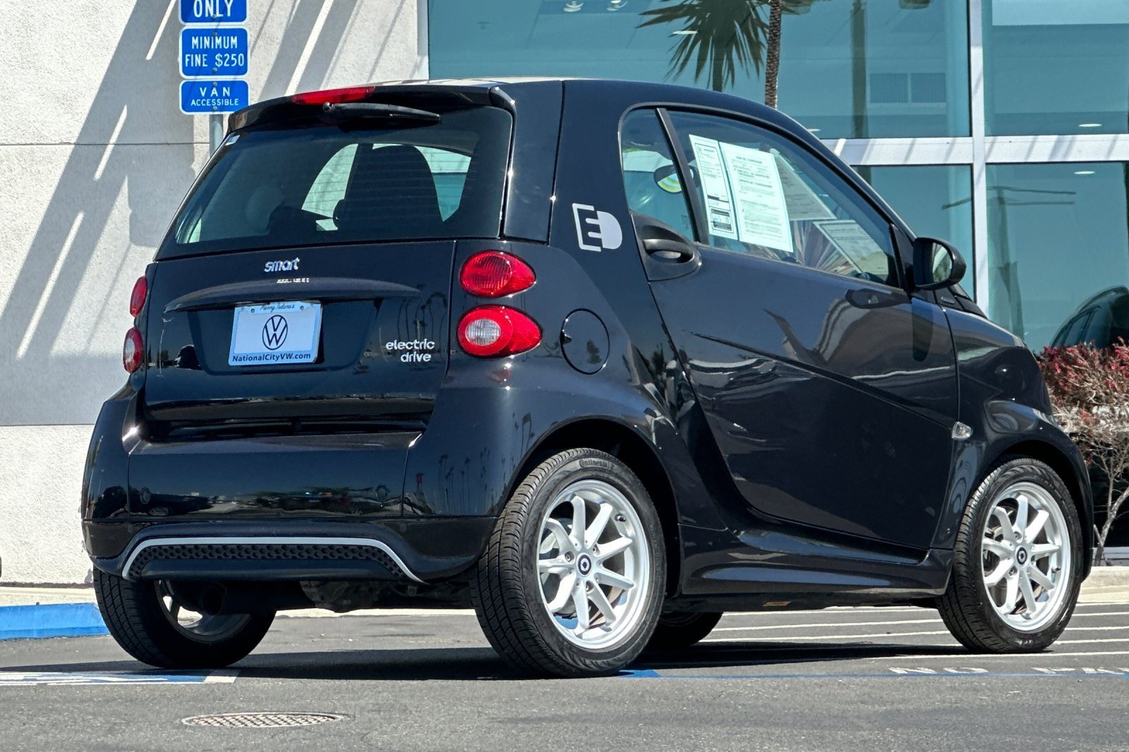 Used 2016 smart fortwo passion image 4