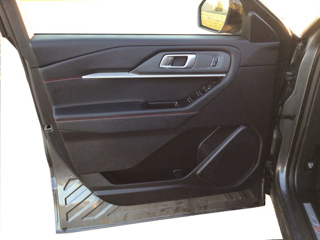 Used 2025 Ford Explorer ST-Line w/ ST-Line Street Pack image 20