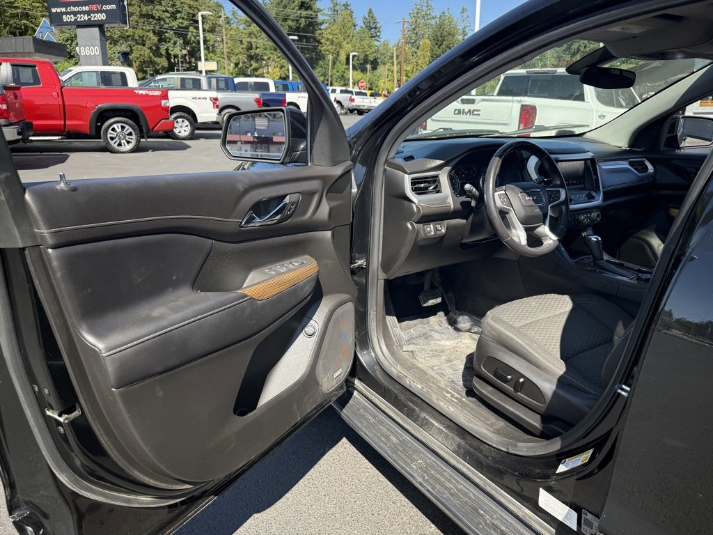 Used 2019 GMC Acadia SLE image 17