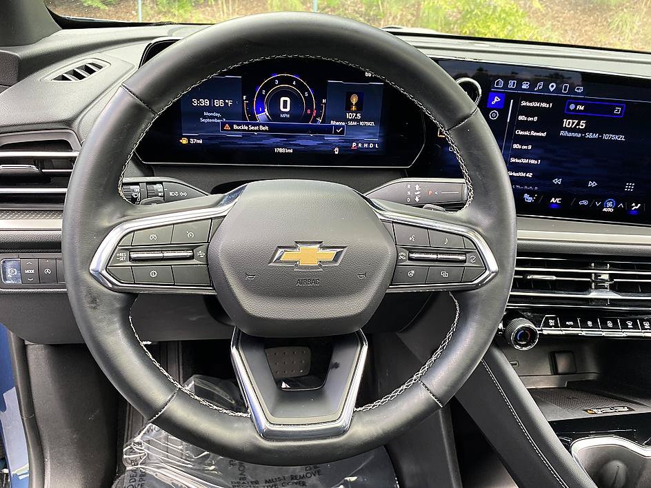 Used 2025 Chevrolet Traverse LT w/ Sun and Wheel Package FWD image 14