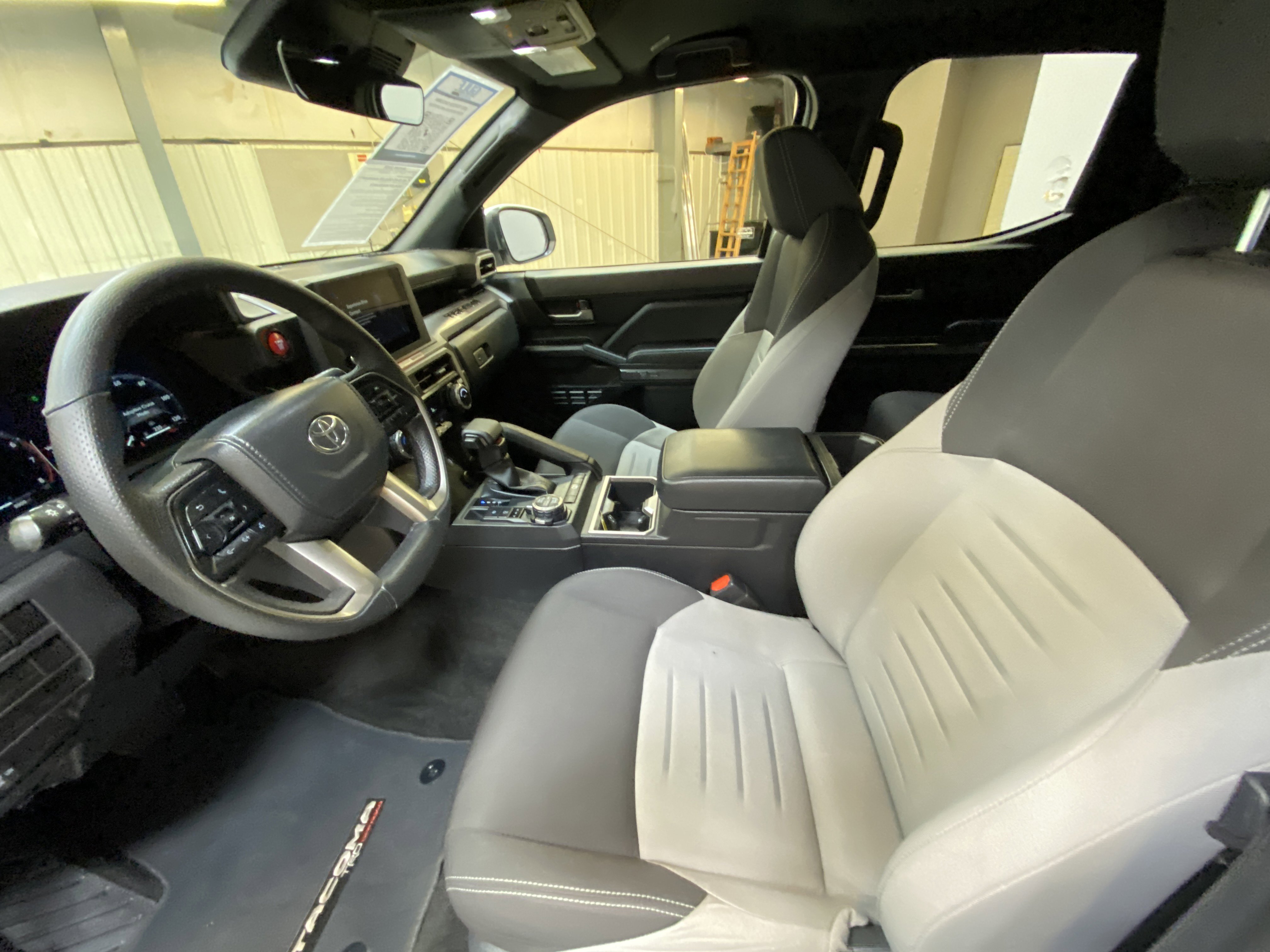 Used 2025 Toyota Tacoma TRD Off-Road image 23