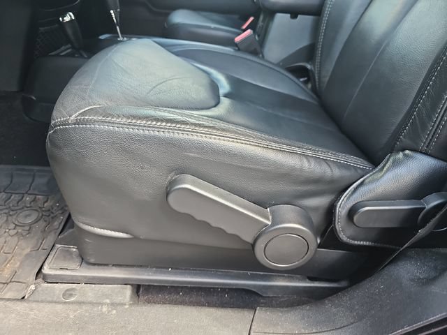 Used 2018 Jeep Wrangler Sahara AWD/4WD image 12