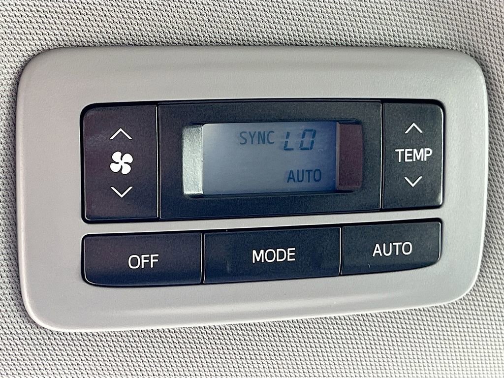 Used 2020 Toyota Sienna LE FWD image 25