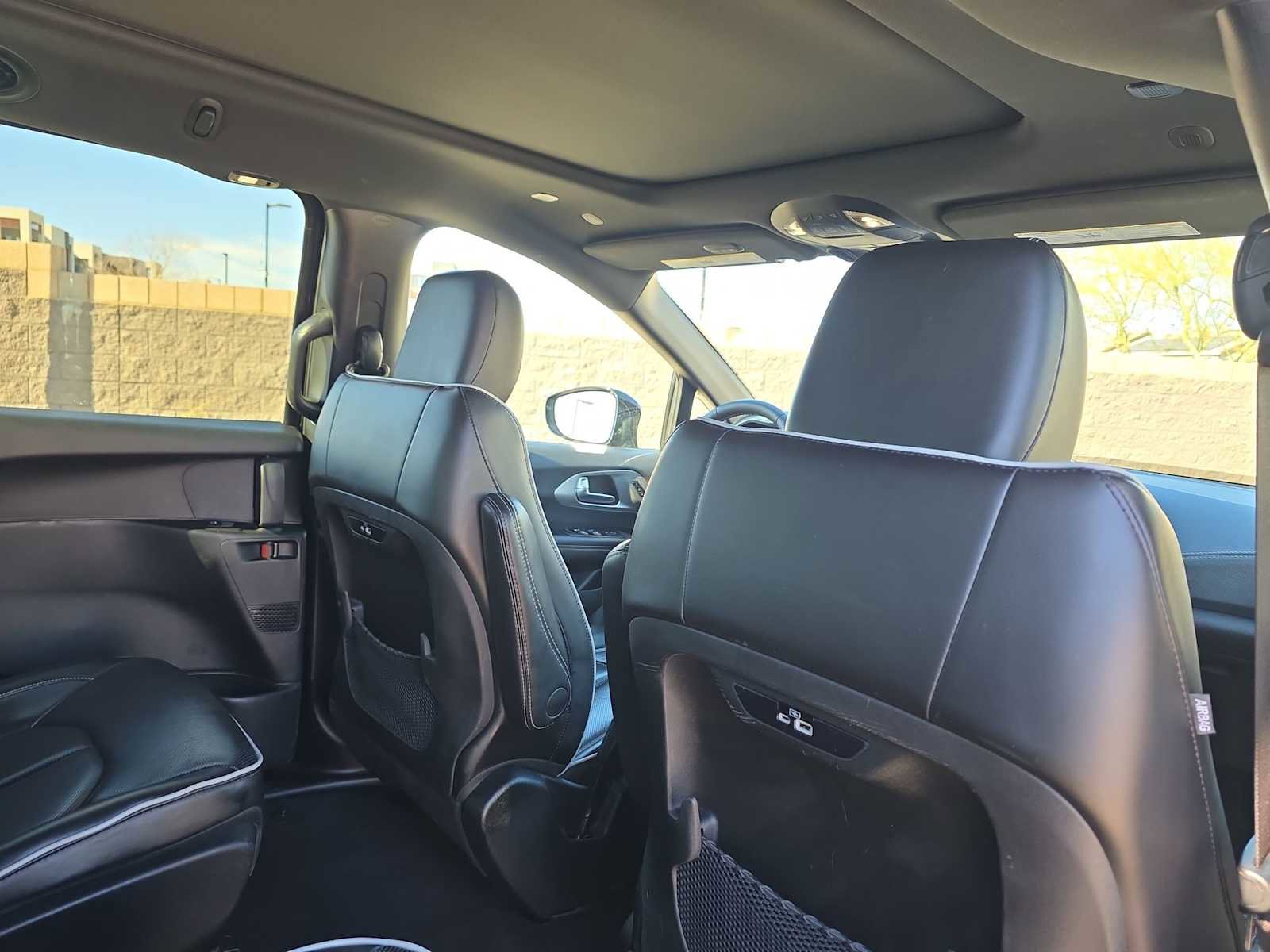 Used 2024 Chrysler Pacifica Premium image 15