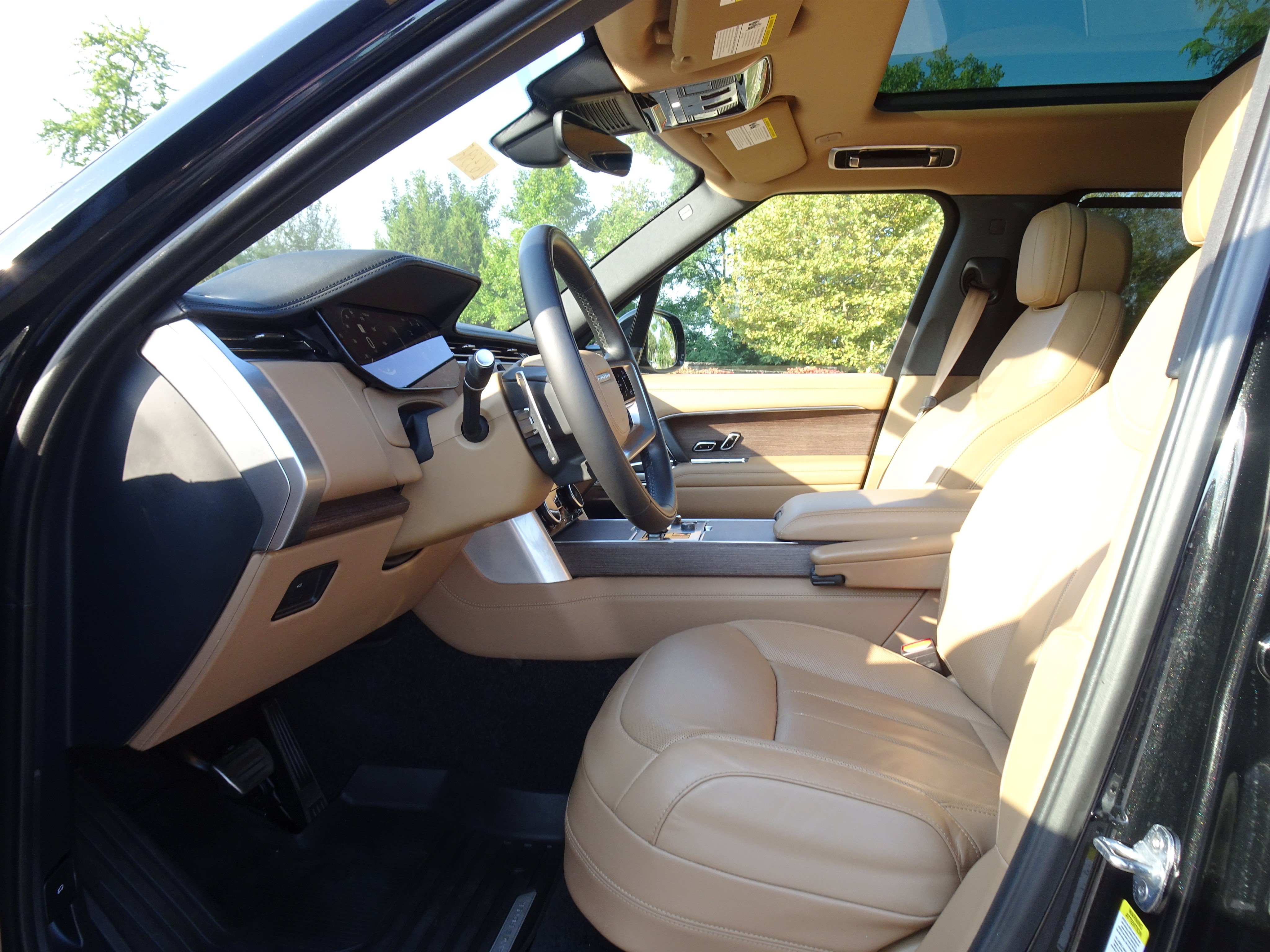Certified 2023 Land Rover Range Rover Long Wheelbase SE AWD/4WD image 9