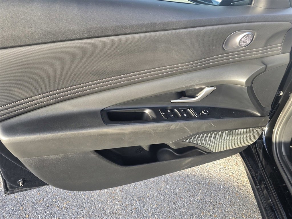 Used 2023 Hyundai Elantra Limited w/ Cargo Package image 21