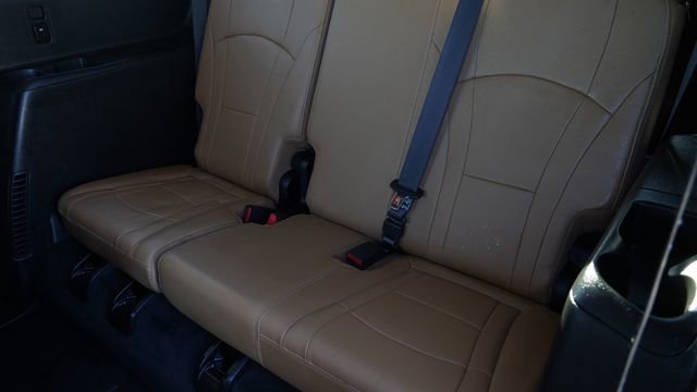 Used 2019 Buick Enclave Essence w/ LPO, Sport Appearance Package image 15