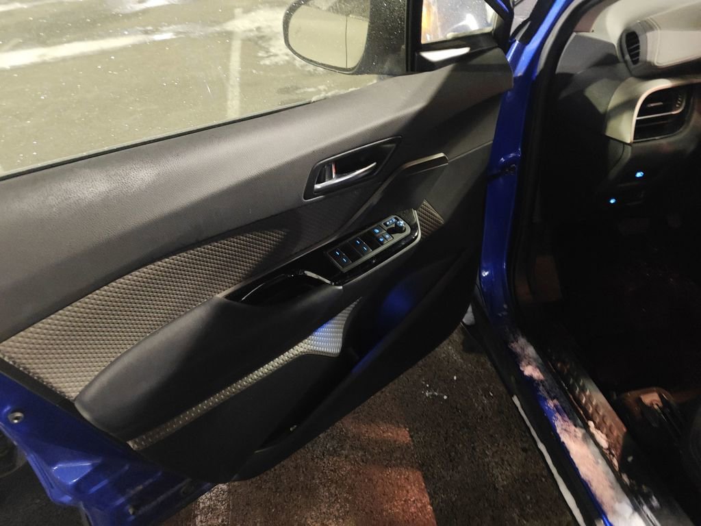 Used 2021 Toyota C-HR XLE image 5