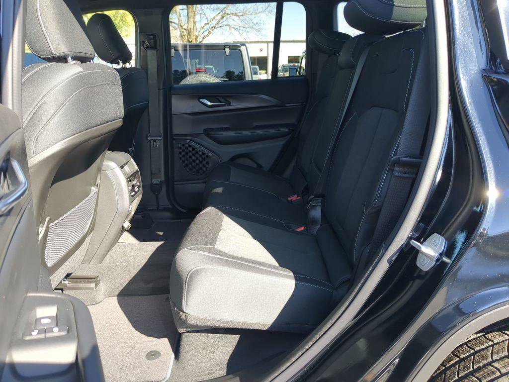 New 2026 Jeep Grand Cherokee Laredo X image 21