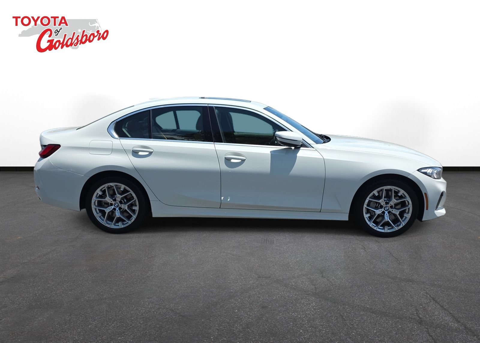 Used 2025 BMW 330i Sedan RWD image 4