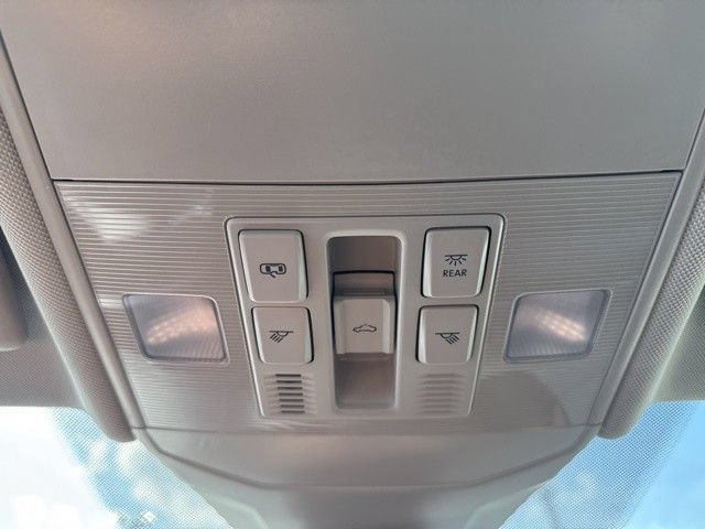 Used 2025 Volkswagen Jetta SE FWD image 54