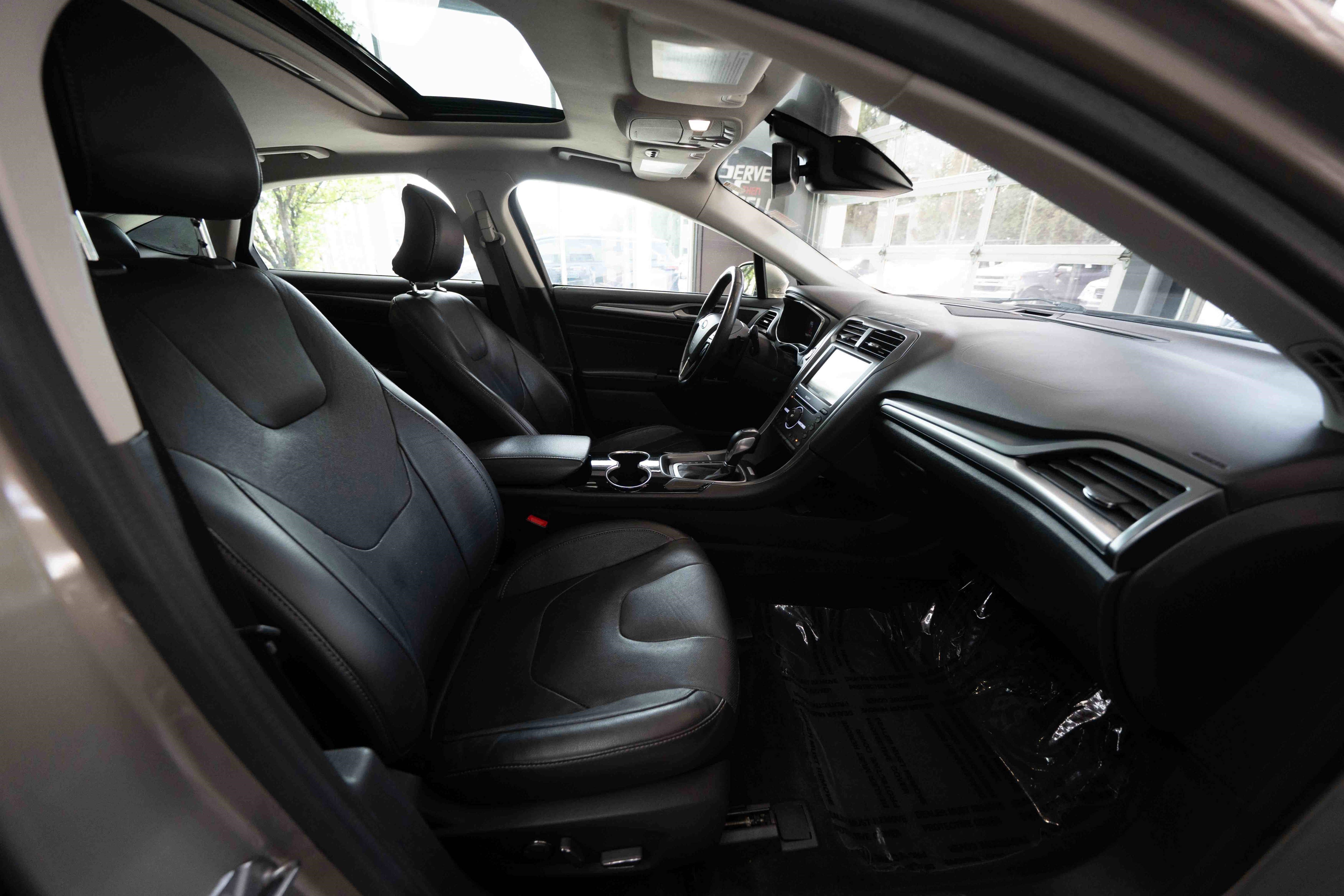 Used 2016 Ford Fusion Titanium image 26