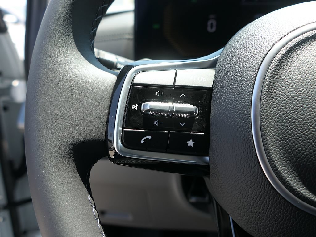 New 2026 Kia Carnival LXS FWD image 10
