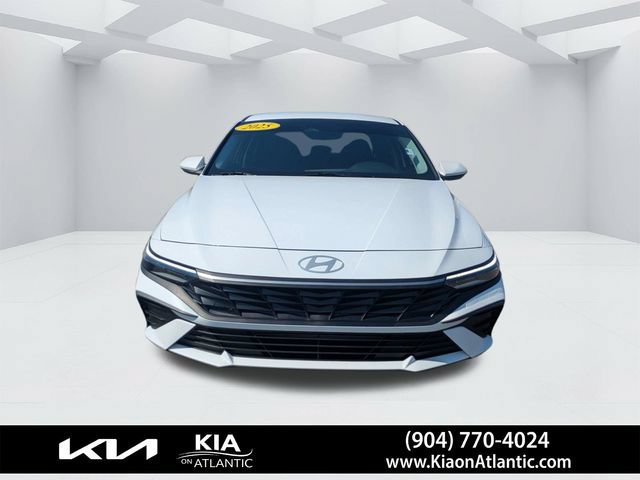 Used 2025 Hyundai Elantra SE FWD image 8