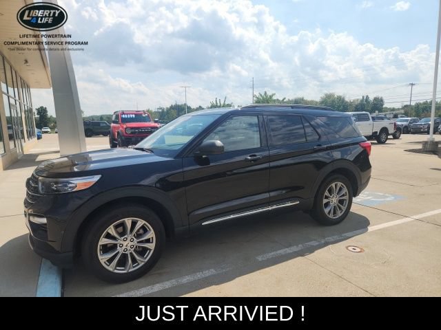 Used 2023 Ford Explorer XLT w/ Equipment Group 202A AWD/4WD image 3