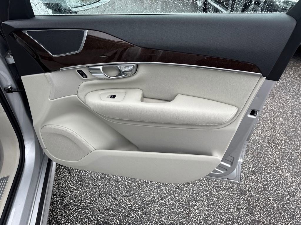 Used 2019 Volvo XC90 T6 Momentum w/ Protection Package Premier image 14