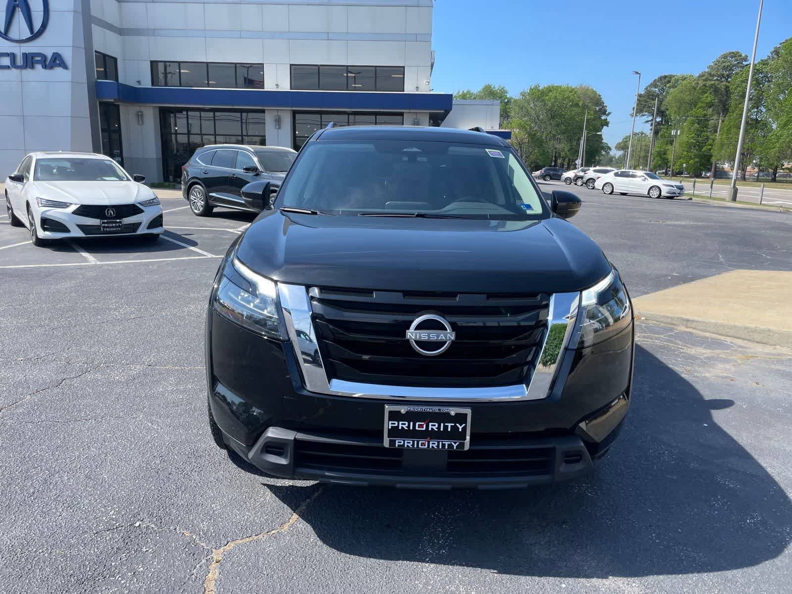 Used 2025 Nissan Pathfinder SV image 8